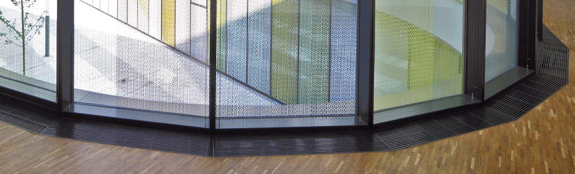 Unterflurkonvektoren an der Glasfassade in der ADAC Zentrale in München