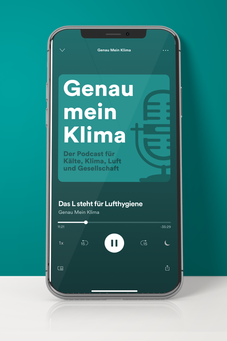 Smartphone mit Podcast-Startbild